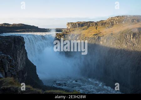 Dettifoss, Wasserfall auf Insel, Wasserfall des Flusses Jökulsá á Fjöllum Gletscherfluß, Gletscherfluss, Jökulsárgljúfur-Nationalpark, Schlucht Jökul Stockfoto