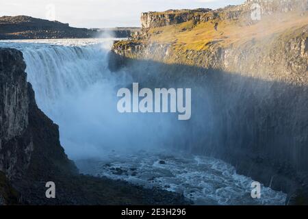 Dettifoss, Wasserfall auf Insel, Wasserfall des Flusses Jökulsá á Fjöllum Gletscherfluß, Gletscherfluss, Jökulsárgljúfur-Nationalpark, Schlucht Jökul Stockfoto