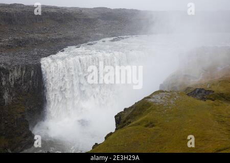 Dettifoss, Wasserfall auf Insel, Wasserfall des Flusses Jökulsá á Fjöllum Gletscherfluß, Gletscherfluss, Jökulsárgljúfur-Nationalpark, Schlucht Jökul Stockfoto