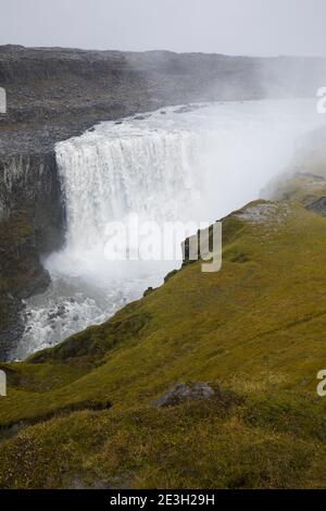 Dettifoss, Wasserfall auf Insel, Wasserfall des Flusses Jökulsá á Fjöllum Gletscherfluß, Gletscherfluss, Jökulsárgljúfur-Nationalpark, Schlucht Jökul Stockfoto