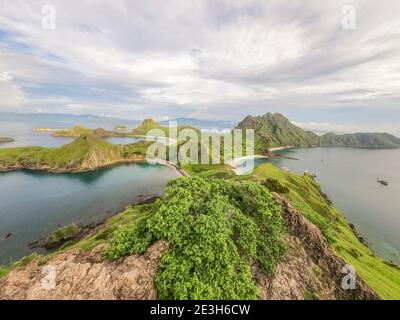 Erstaunliche Aussicht auf Padar Insel, von Komodo Insel, Komodo Nationalpark, Labuan Bajo, Flores, Indonesia.Travel Konzept, tropische Ferien und asien vac Stockfoto