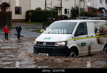 Hathern, Leicestershire, Großbritannien. Januar 2021. Wetter in Großbritannien. Ein Severn Trent Wasserwagen wird durch Hochwasser gefahren, nachdem er gewarnt hatte, dass Sturm Christoph weite Überschwemmungen in Teilen Englands bringen wird. Credit Darren Staples/Alamy Live News. Stockfoto