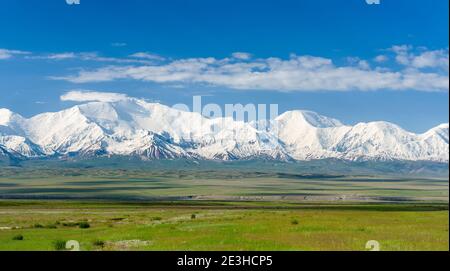 Peak PIK Lenin oder Kulai abu-ali ibn Sino und PIK Dserschinski. ALAJ-Tal vor dem Trans-Allay-Gebirge im Pamir-Gebirge. Asien Stockfoto