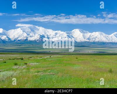 Peak PIK Lenin oder Kulai abu-ali ibn Sino und PIK Dserschinski. ALAJ-Tal vor dem Trans-Allay-Gebirge im Pamir-Gebirge. Asien Stockfoto