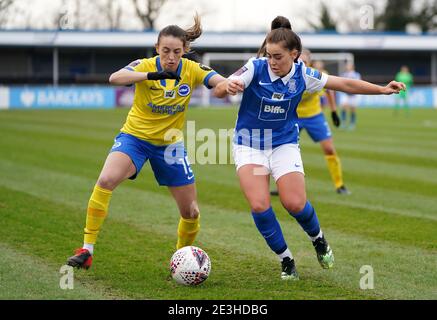 Jamie-Lee Napierand (rechts) von Birmingham City und Kayleigh Green von Brighton und Hove Albion kämpfen während des FA Women's Super League-Spiels im SportNation.bet Stadium in Birmingham um den Ball. Stockfoto