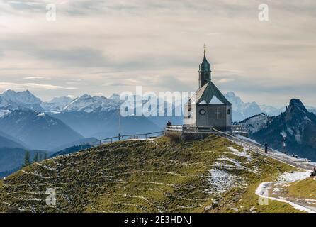 Die Kapelle am Wallberg am Tegernsee in den bayerischen Alpen. Europa, Deutschland, Bayern Stockfoto