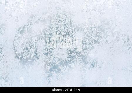 Hellblauer Frosthintergrund, Winter Textur Nahaufnahme Stockfoto
