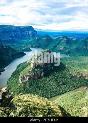 Panoramablick auf den Blyde River Canyon an einem sonnigen Tag, Südafrika Stockfoto