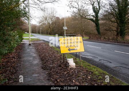 Rund um das Vereinigte Königreich - Covid Impfschilder in Clayton Brook, Chorley, Lancashire Stockfoto