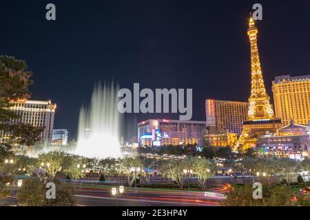 Las Vegas, Nevada/Vereinigte Staaten von Amerika-April 9,2018: Die Schönheit der Lichter des Hotelgebäudes, des Casinos und der Lichter der Nachtstraße Stockfoto