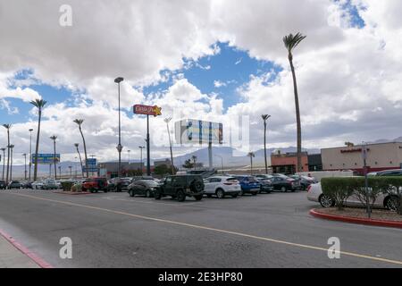 Las Vegas, Nevada/Vereinigte Staaten von Amerika-8. April 2018: Parkplatz auf halber Strecke an der 15. Straße zwischen Los Angeles und Las Vegas. Stockfoto