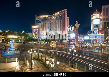 Las Vegas, Nevada/Vereinigte Staaten von Amerika-April 13,2018: Die Schönheit der Lichter des Hotelgebäudes, des Casinos und der Lichter der Nacht stre Stockfoto