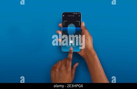 Unkenntlich Frau Scannen Fingerabdruck Mit Smartphone Über Blauem Hintergrund, Collage Stockfoto