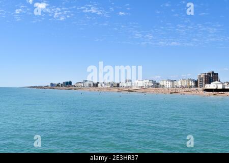 Worthing Beach vom Pier aus gesehen, Sussex, Großbritannien Stockfoto