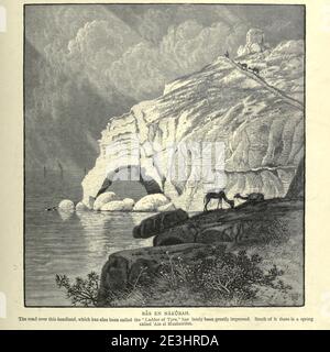 RAS EN NAKURAH. [Rosh Hanikra] die Straße über diese Landzunge, die auch die "Leiter von Tyrus" genannt wurde, wurde in letzter Zeit stark verbessert. Südlich davon gibt es eine Quelle namens 'Ain el Musheirifeh. Holzstich von 'Picturesque Palestine, Sinai and Egypt' von Wilson, Charles William, Sir, 1836-1905; Lane-Poole, Stanley, 1854-1931 Band 3. Veröffentlicht in von J. S. Virtue and Co 1883 Stockfoto