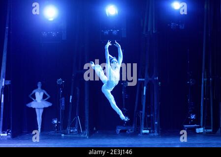 Männlichen Balletttänzer springen Stockfoto