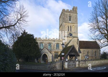 St Mary's Church, Felmersham, Bedfordshire, Großbritannien an einem sonnigen Tag im Winter Stockfoto