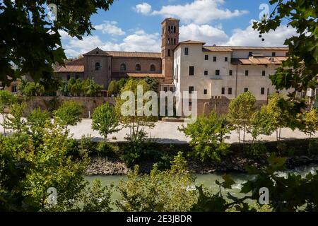 Tiber Insel (Italienisch: Isola Tiberina) am Tiber Fluss in Rom, Italien Stockfoto