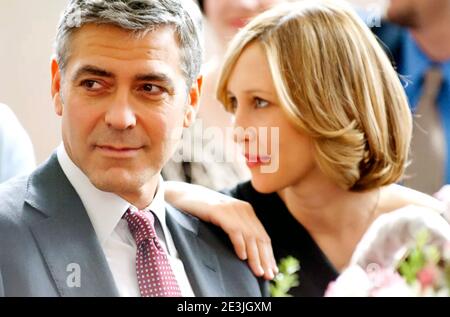 UPIN THE AIR 2009 Paramount Pictures Film mit Vera Farmiga Und George Clooney Stockfoto