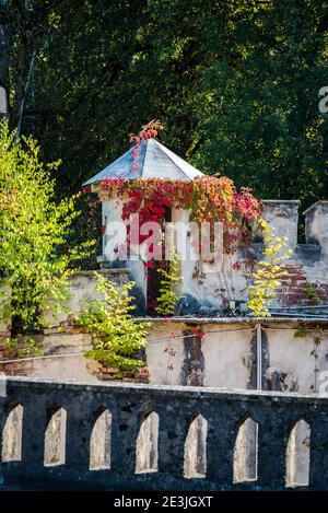 Schloss Bosiljevo, mittelalterliche Burg von Frankopan Familie und jetzt in einem Zustand der Reparatur, Karlovac County, Kroatien Stockfoto