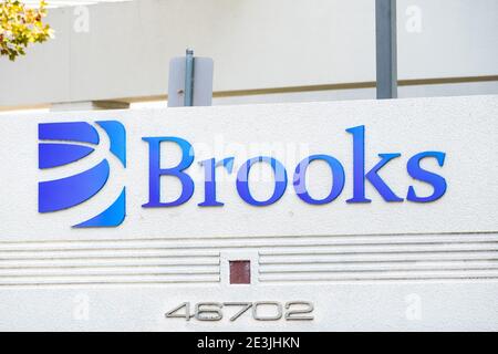 Sep 17, 2020 Fremont / CA / USA - Brooks Logo am Hauptsitz im Silicon Valley; Brooks Automation Inc. Bietet Lösungen für die Fertigungsautomatisierung Stockfoto