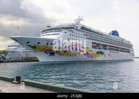 Das Kreuzfahrtschiff Norwegian Sky in Nassau, Bahamas Stockfoto