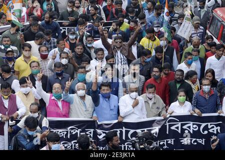 Kalkutta, Indien. Januar 2021. Trinamool Kongress oder TMC Führer und Aktivisten nehmen an einer Kundgebung Teil, um gegen angebliche Bharatiya janta Partei oder BJP Gewalt zu protestieren. (Foto von Ved Prakash/Pacific Press) Quelle: Pacific Press Media Production Corp./Alamy Live News Stockfoto