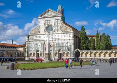 FLORENZ, ITALIEN - 19. SEPTEMBER 2017: Blick auf die Basilika Santa Maria Novella an einem sonnigen Septembertag Stockfoto