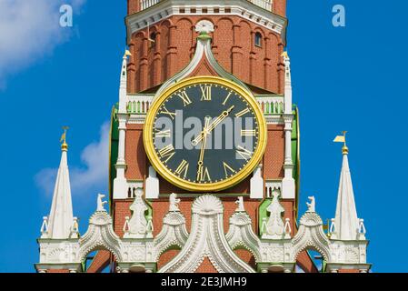 Glockenspiel auf dem Spasskaya Tower aus der Nähe. Moskauer Kreml, Russland Stockfoto