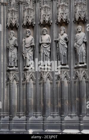 Kathedrale von Rouen Normandie Frankreich 9.25.2019 eines der größten Beispiele der hochgotischen Kirche aus dem 13. Jahrhundert. Umfangreiche Außendekoration des Stockfoto