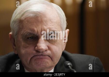 Washington, Usa. Januar 2021. Sen. Jack Reed (D-RI) hört während der Bestätigungsverhandlung des Nominierten für den Direktor des National Intelligence Avril Haines am Capitol Hill am 19. Januar 2021 in Washington, DC zu. Pool Foto von Melina Mara/UPI Kredit: UPI/Alamy Live Nachrichten Stockfoto