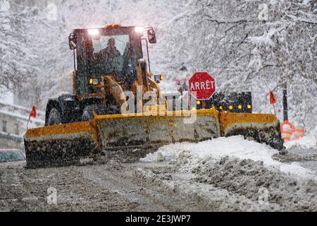 Montreal, Quebec, Kanada, Januar 17,2021.Schnee Entfernung Ausrüstung Clearing Straßen in Montreal, Quebec, Kanada.Kredit: Mario Beauregard / Alamy Nachrichten Stockfoto