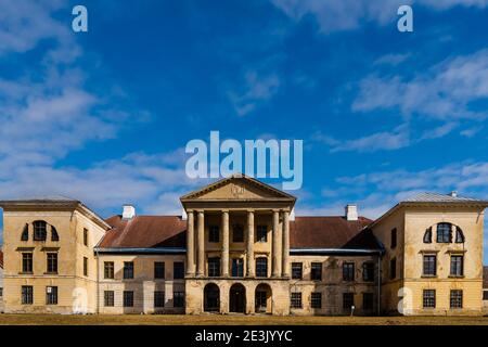 Kogla Manor House - majestätischer, neoklassizistischer Palast. Seit drei Jahrhunderten im Besitz der Familie Stenbock. Harju, Kuusalu, Lahemaa Nationalpark, Estland. Stockfoto