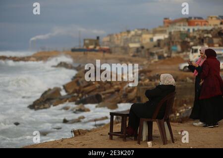 Gaza-Stadt, Der Gazastreifen, Palästina. Januar 2021. Gaza City Strand. Kredit: Hassan Jedi/Quds Net Nachrichten/ZUMA Wire/Alamy Live Nachrichten Stockfoto
