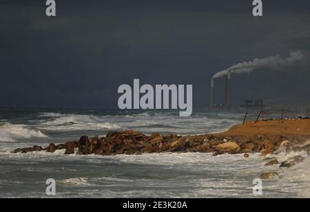 Gaza-Stadt, Der Gazastreifen, Palästina. Januar 2021. Gaza City Strand. Kredit: Hassan Jedi/Quds Net Nachrichten/ZUMA Wire/Alamy Live Nachrichten Stockfoto