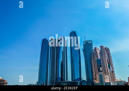 Etihad Towers von Jumeirah, einer Serie von fünf hohen Gebäuden und Hotel in Abu Dhabi Corniche, VAE Stockfoto