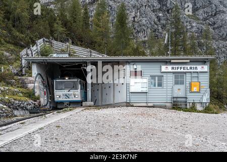 Zugspitze, Deutschland - 5. Aug 2020: Glacier Zahnradbahn am Bahnhof Riffelriss Stockfoto