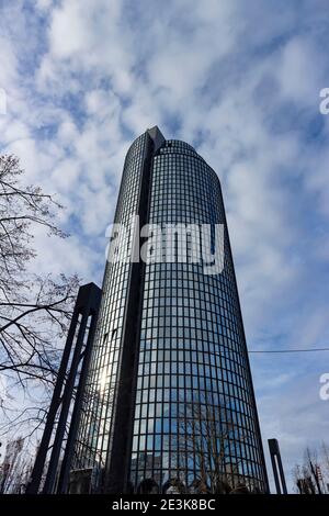 Zagreb, Kroatien-1. Januar 2021: Berühmtes Bürogebäude namens Cibona Turm, eines der bekanntesten architektonischen Wahrzeichen in Zagreb Stadt Stockfoto