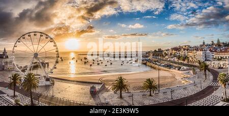 Cascais, Portugal - Jan 2019: Ponoramic, Luftaufnahme für Casacais Stadt mit Marina, Ribeira Strand und Palácio Seixas, Baía De Cascais Stockfoto