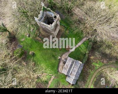 Alte Kea Kirche und Turm Luftdrohne Foto von oben cornwall England großbritannien Stockfoto