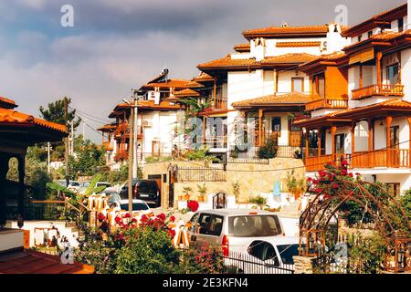 Küstenstadt Akyaka, Ula Bezirk der Provinz Mugla im Südwesten der Türkei. Stockfoto