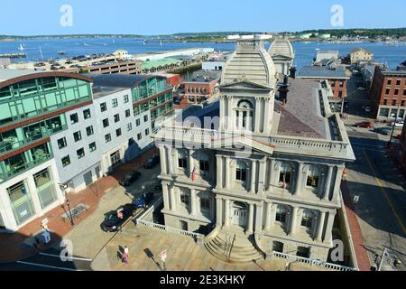 Portland Custom House in Old Port, Portland, Maine ME, USA. Der alte Hafen ist gefüllt mit Backsteingebäuden aus dem 19. Jahrhundert und ist heute das Handelszentrum von P Stockfoto