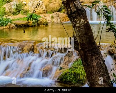 Fließender Wasserfall in Akchour, Chefchaouen, Marokko Stockfoto