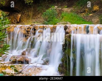 Fließender Wasserfall in Akchour, Chefchaouen, Marokko Stockfoto