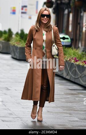 Amanda Holden in den Global Radio Studios in London. Stockfoto