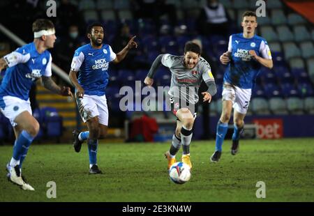 Peterborough, Großbritannien. Januar 2021. Conor Washington (C) bei der EFL League One Match Peterborough United gegen Charlton Athletic, im Weston Homes Stadium, Peterborough, Cambridgeshire, UK am 19. Januar 2021. Die Spiele der englischen Premier League werden immer noch hinter verschlossenen Türen gespielt, wegen der aktuellen COVID-19 Coronavirus-Pandemie und der staatlichen sozialen Distanzierungs-/Sperrbeschränkungen. Kredit: Paul Marriott/Alamy Live Nachrichten Stockfoto