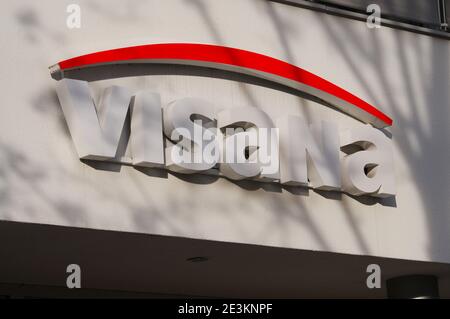 Lugano, Tessin, Schweiz - 12. Januar 2021 : Visana Assurance Company Health Assurance sign hanging on a Building in Lugano. Visana ist eine von SWI Stockfoto