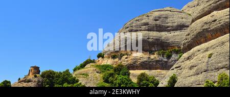 Felsbrocken auf der Ermita Santa Magdalena und Ermita Sant Joan Über Montserrat Kloster Stockfoto