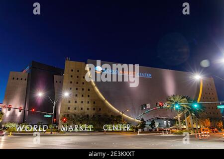 Las Vegas, 8. JANUAR 2021 - Nachtansicht des World Market Center Stockfoto