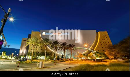 Las Vegas, 8. JANUAR 2021 - Nachtansicht des World Market Center Stockfoto